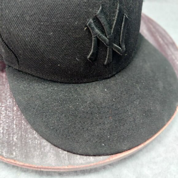 New Era NY Yankees Men's Fitted Cap - All Black (59FIFTY) Size 8 Embroidered - Picture 11 of 16